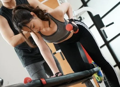Người phụ nữ thiếu thốn và anh PT may mắn phang nhau thỏa thích